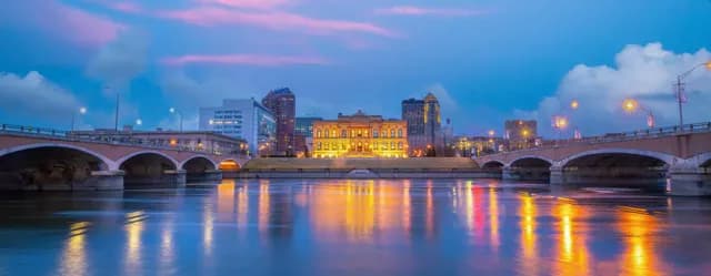 Des Moines