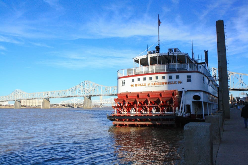 Belle of Louisville, float along the Ohio River