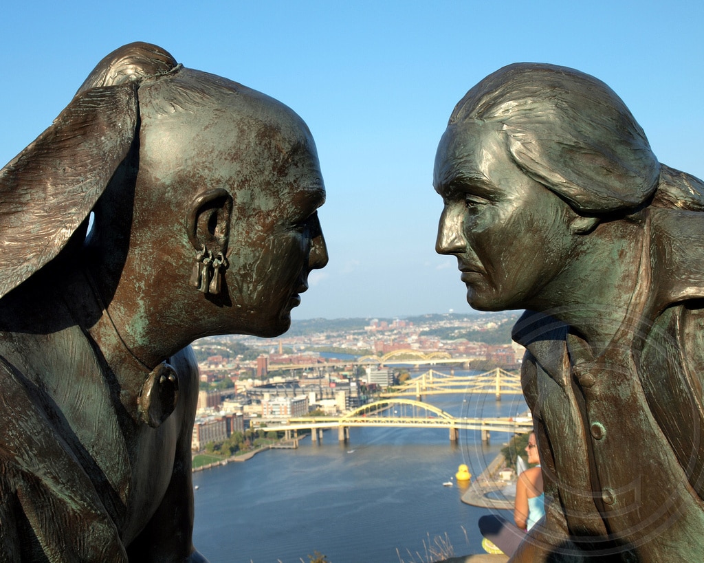 The bronze depicts George Washington and the Seneca leader Guyasuta, Pittsburgh, USA