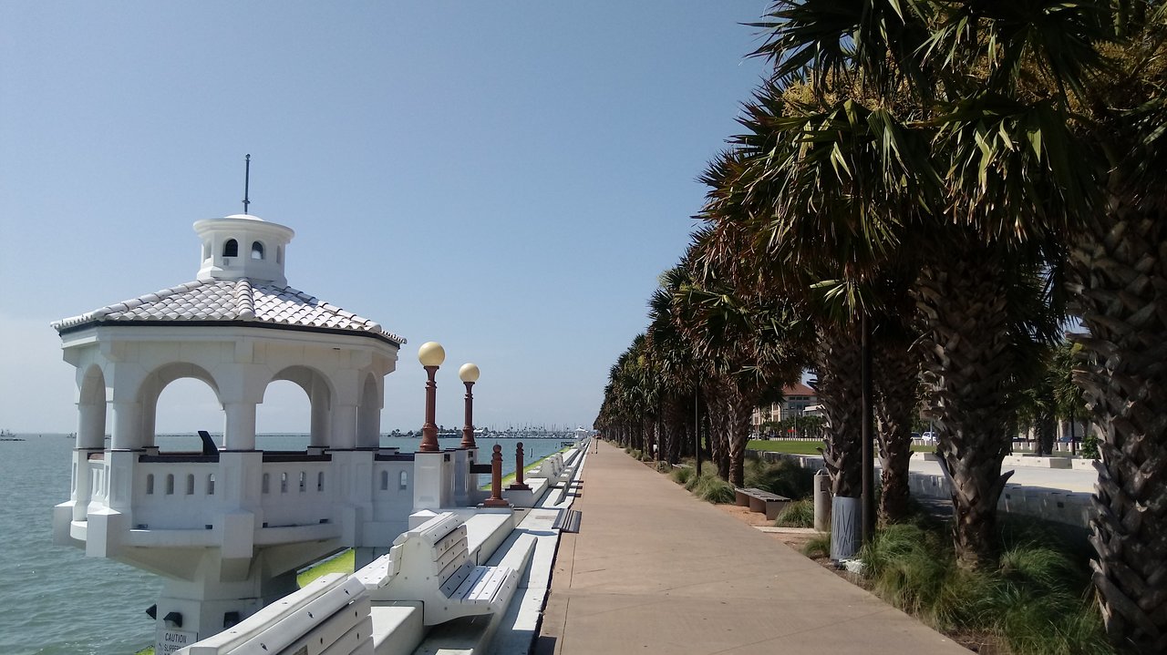 Corpus Christi, Texas, USA on the seawall