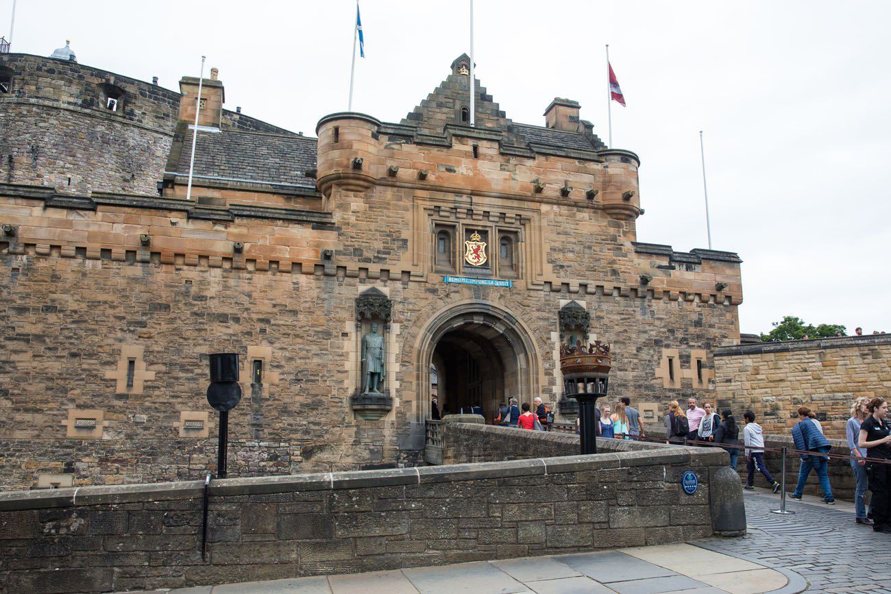 Edinburgh Castle. Fly Private to Edinburgh