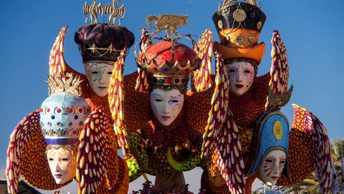 Carnival of Viareggio. Fly Private to Pisa.