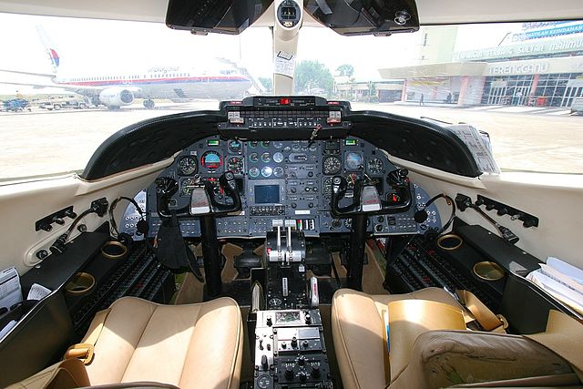 Learjet 35 cockpit